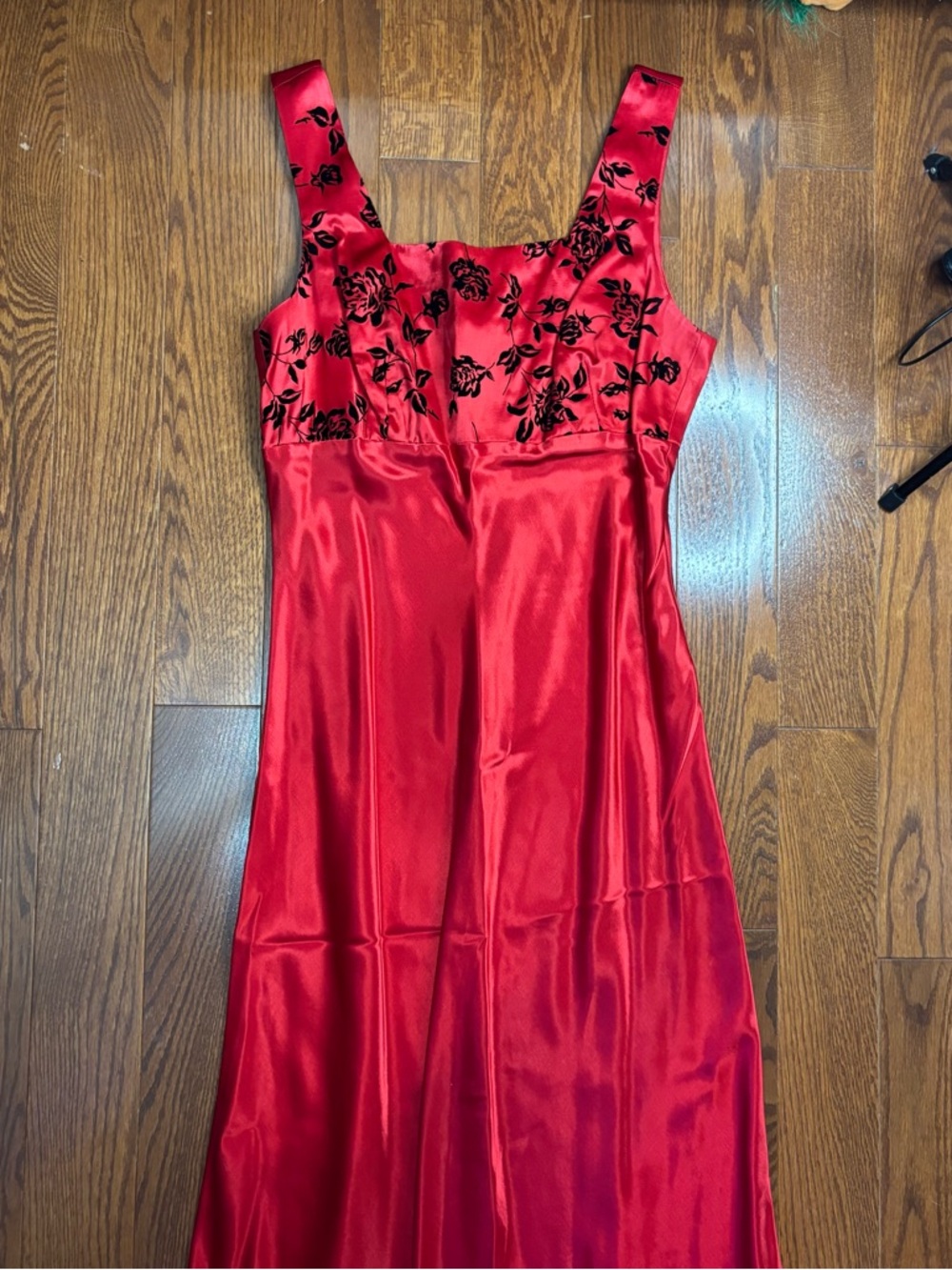 Elegant Be Smart Vintage/ Y2K Red Floral Satin Prom Dress Black Velvet Details